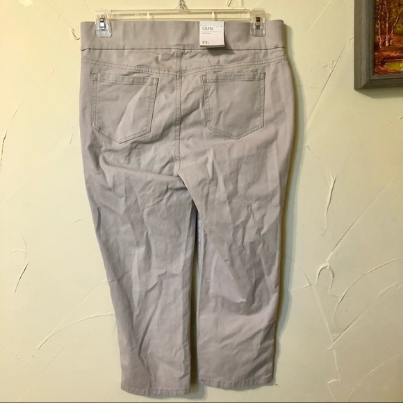 Style & Co Avery Skimmer Straight-Leg Capri Pants - Picture 7 of 12